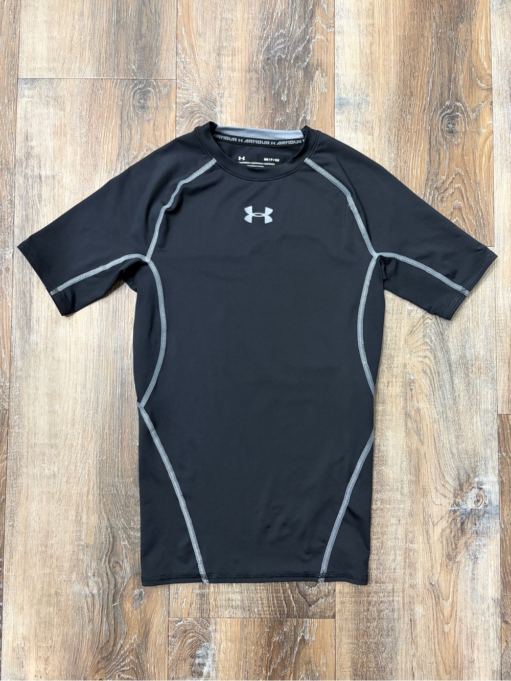 Under Armour Black Short Sleeve Men’s Compression Shirt Sz S with Gray Stitching
